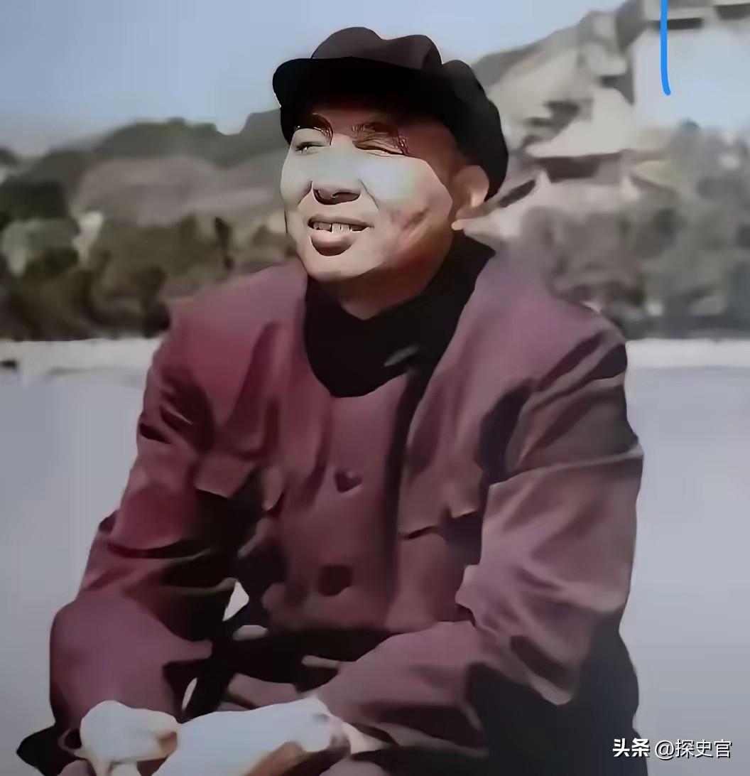 1936年，他冒着杀头之险放走61名共产党员，时隔14年，一众开国元勋联名寻找代
