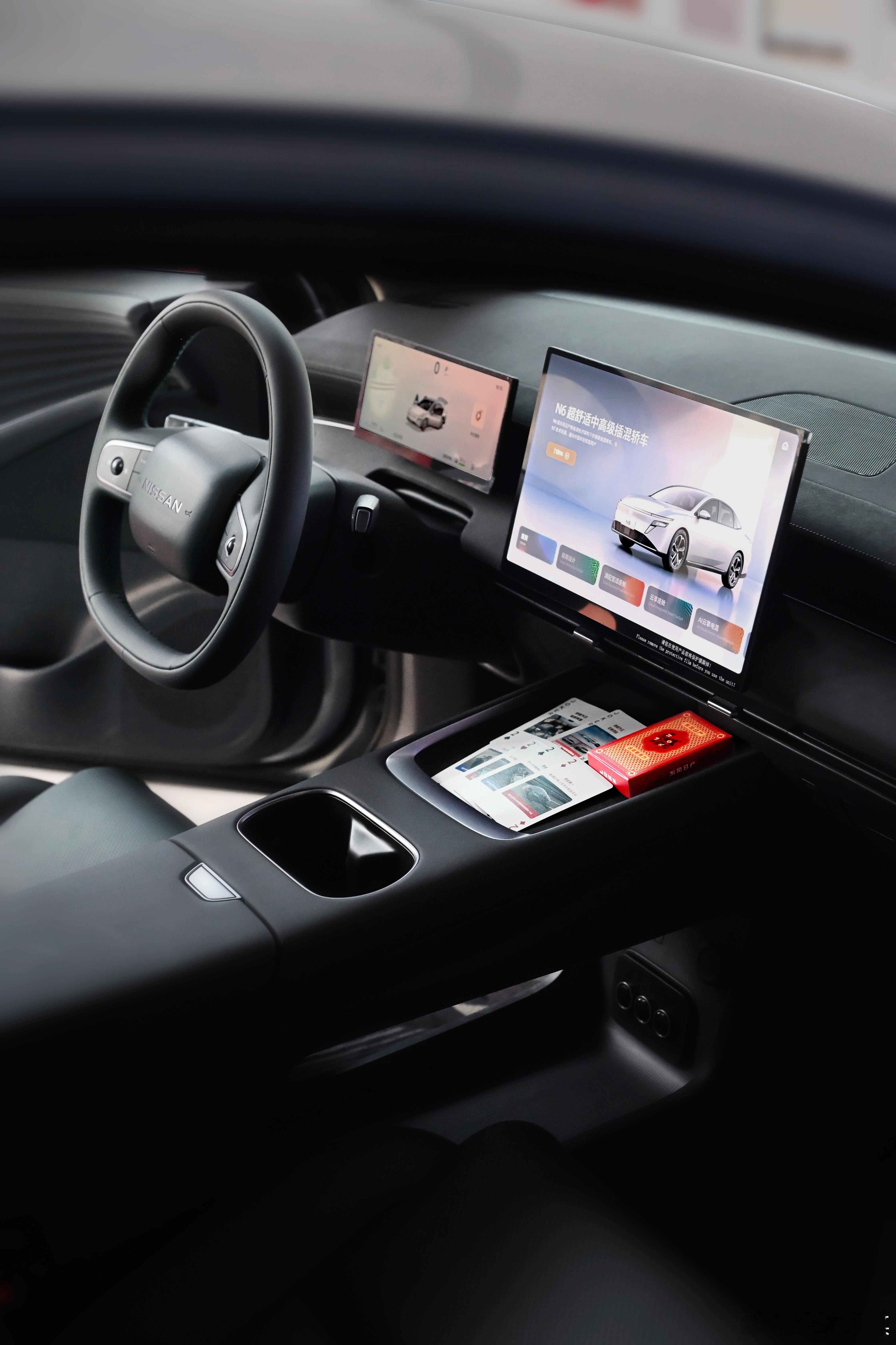 东风日产的新年文创礼物非常有意思，把N6“两王4个2”的产品价值都做到文创里头去