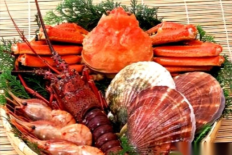 有个初中女孩，半年前感染了一次，咳了整整半年。
断断续续，怎么都好不了。她妈急得