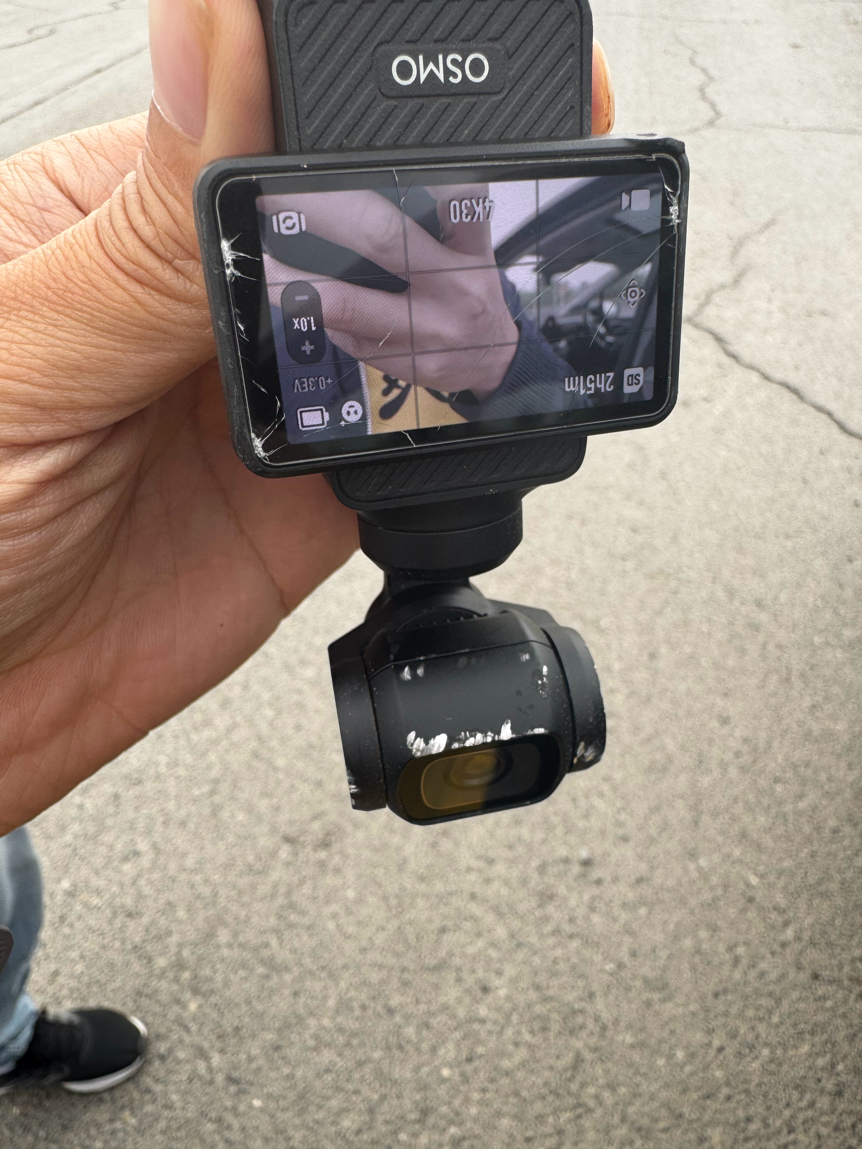 啊啊啊啊啊啊好像还能用，但电机应该是有点损伤了这种能走 DJI Care 换吗？