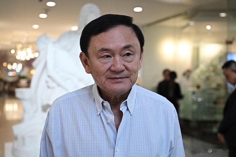 重磅: 泰国王后苏提达生日，他信即将被特赦， 取消剩余假释管控：不用定期报到、无