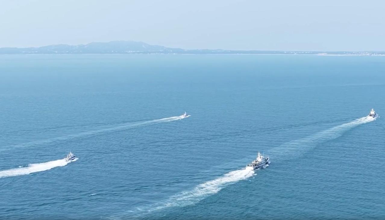 5 月27日，福建海警在金门附近海域开展常态化执法巡查，现场对金门 3585 船