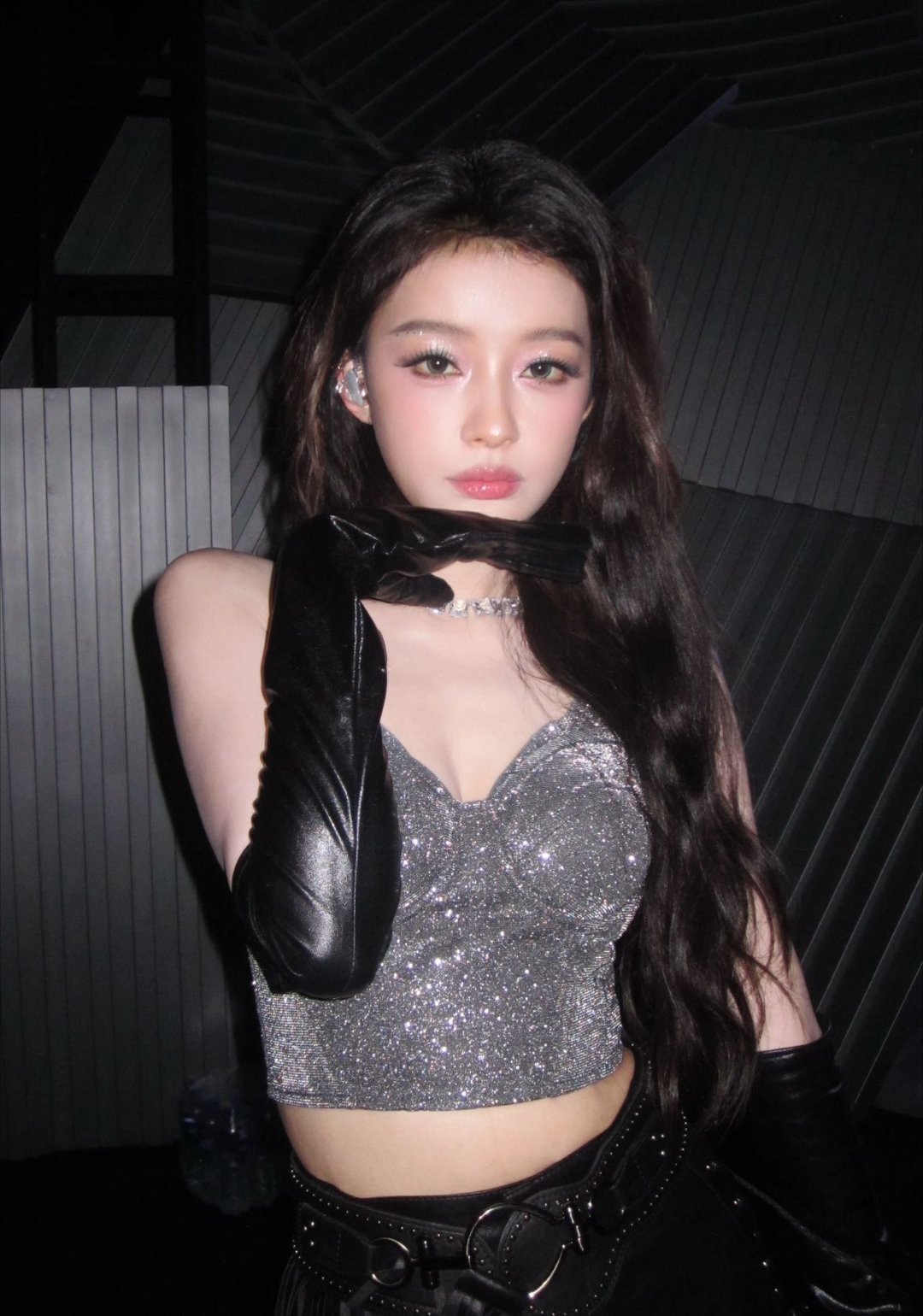 孙怡 好美的洋娃娃乘风2026 孙怡这套初舞台造型真的让人挪不开眼，机车朋克风被