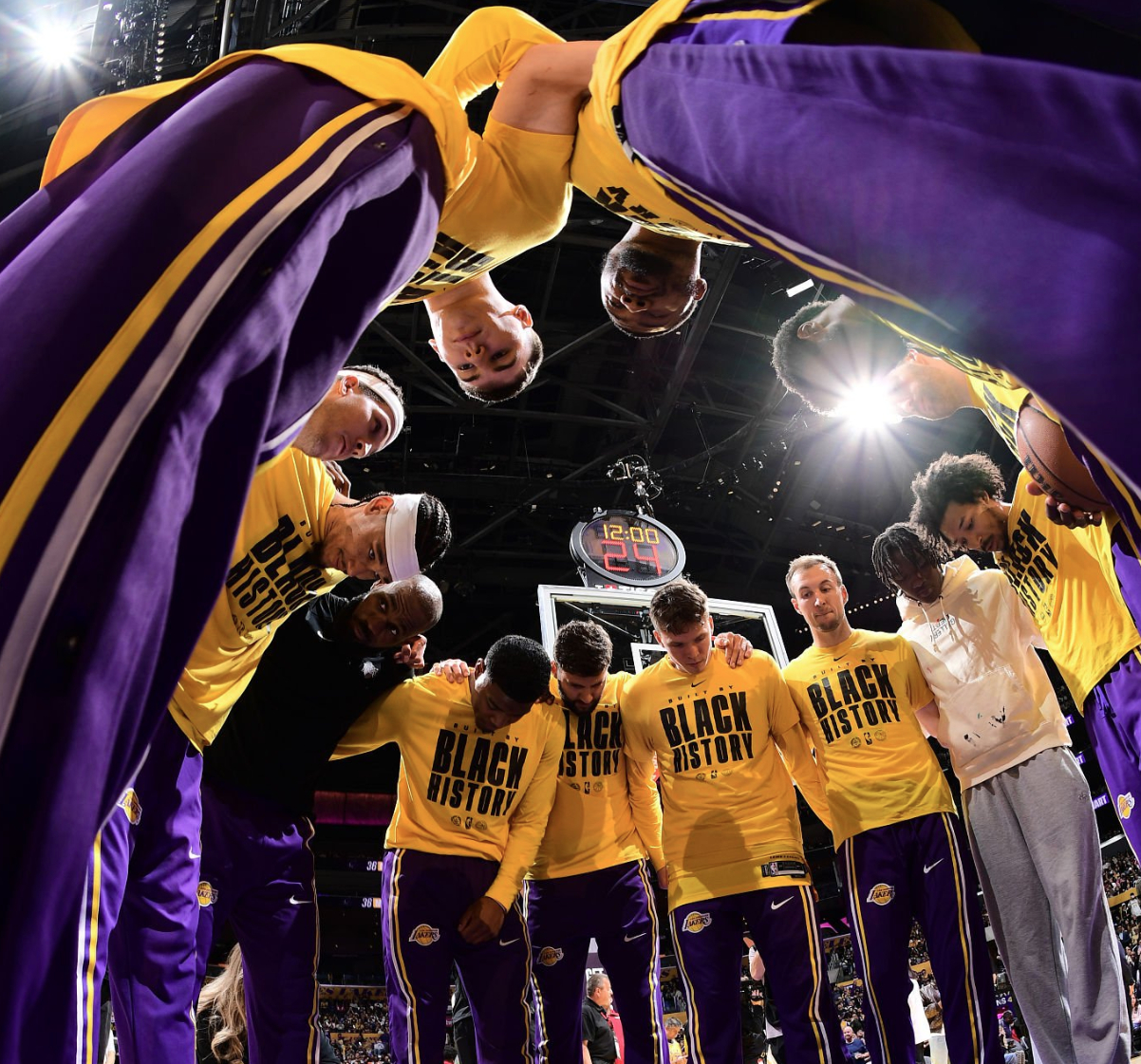 进入2026年以来，湖人球员累计正负值：海斯+105斯玛特+104詹姆斯+57范