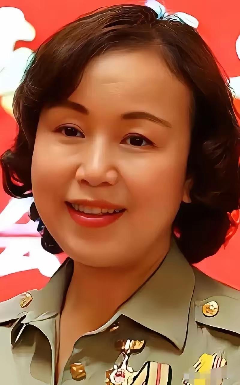 钟惠玲，女，汉族，1965年11月生，云南大理人，1983年入伍，中共党员，中国