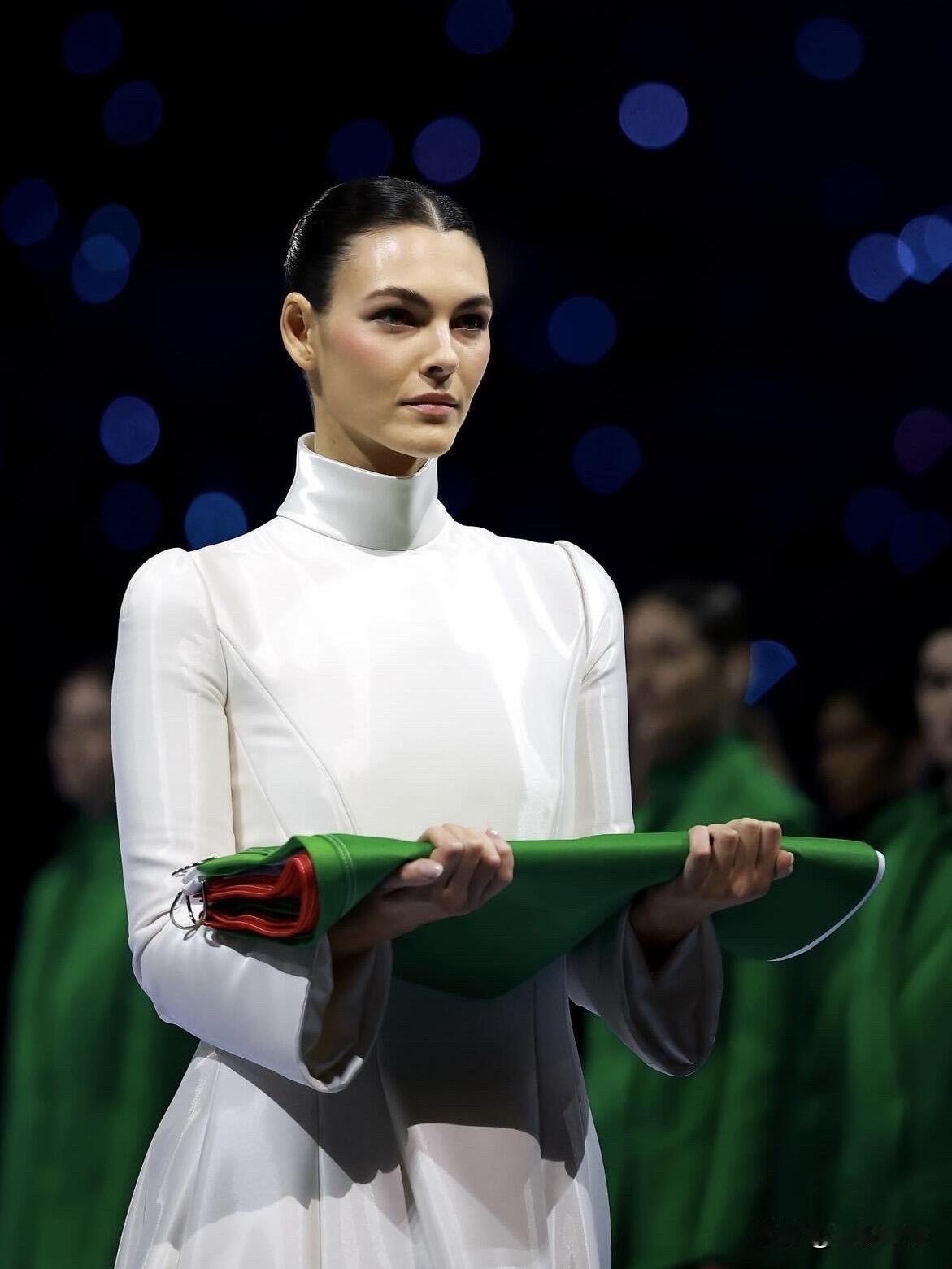 冬奥会开幕式，意大利国宝级美貌出场！
Vittoria Ceretti这颜值真的