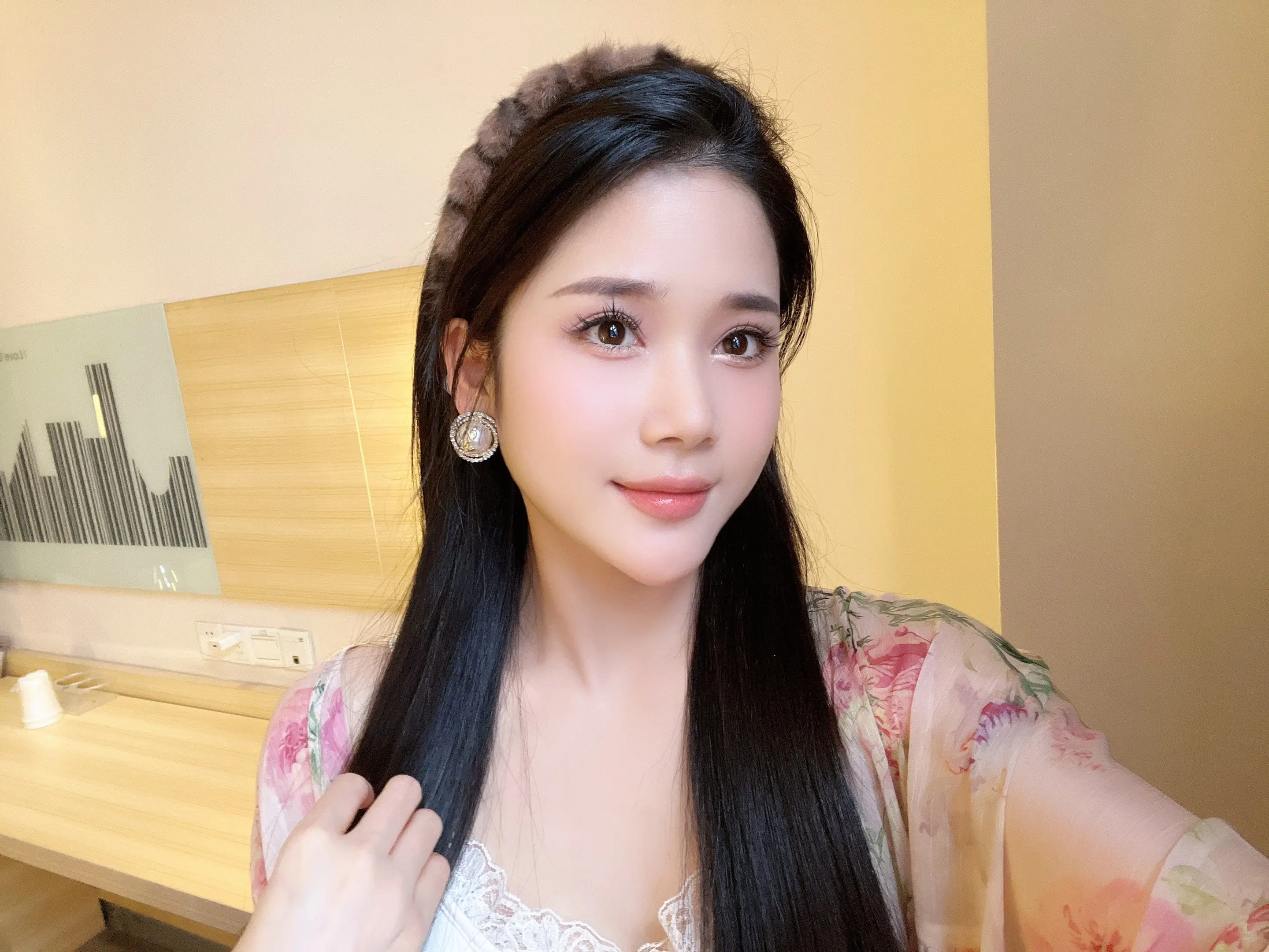 新的一年不说恭喜发财了 祝我们少些辛苦 多些幸福 我亲爱的朋友们