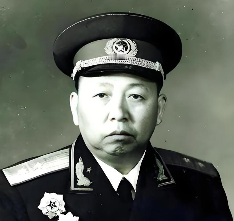 1935年长征途中，红31军政委詹才芳看到一个病重的小战士被抛下，沉思片刻后，说