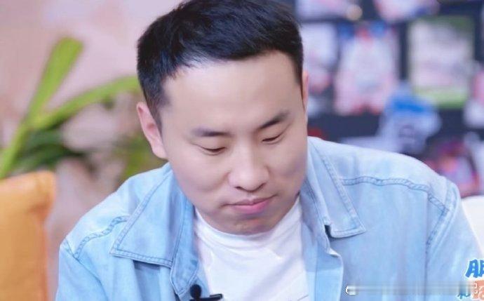 徐志胜眼睛还没贺峻霖卧蚕大自然立体的卧蚕衬得贺峻霖眼眸愈发灵动，眉眼温柔又精致，