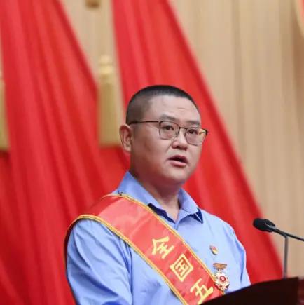 航天匠人陈斌：三十年择一事终一生，以匠心铸航天重器
 
1991年，陈斌从遵义航