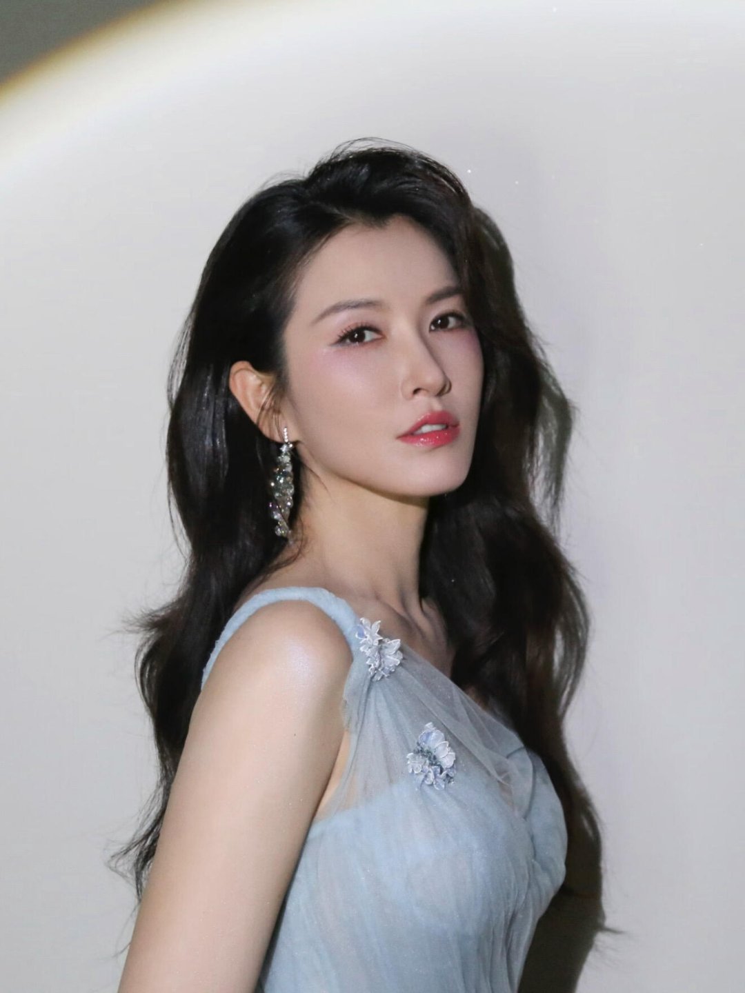歌手徐洁儿回归了这场音乐会不仅是徐洁儿二十年的总结，更是新的开始，希望她越唱越好