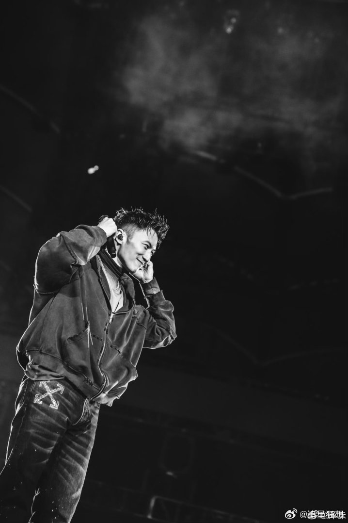 谢霆锋新歌推倒重来《推倒重来》——歌名是态度，歌词是人生，嗓音是青春。谢霆锋这一