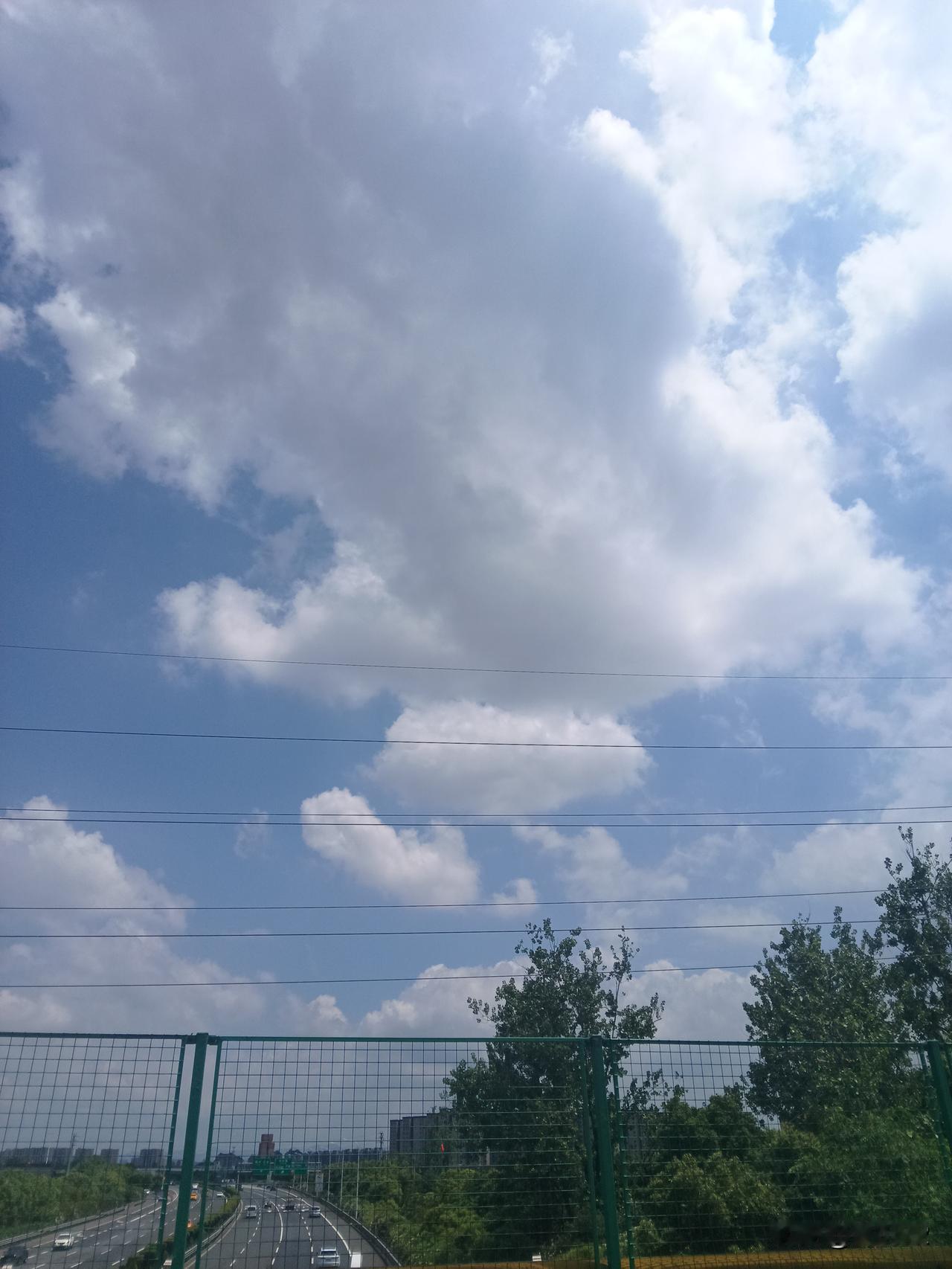 在众多网友的评价中，天涯社区占据着极高的地位。此次天涯短暂“复活”，若你想找回曾