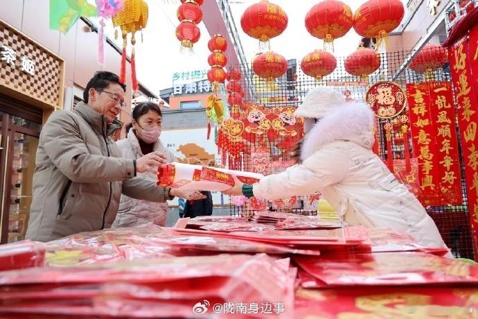 春节申遗成功后第一批受益者出现了 春节申遗成功后，中国年味飘洋过海。外国的春节集