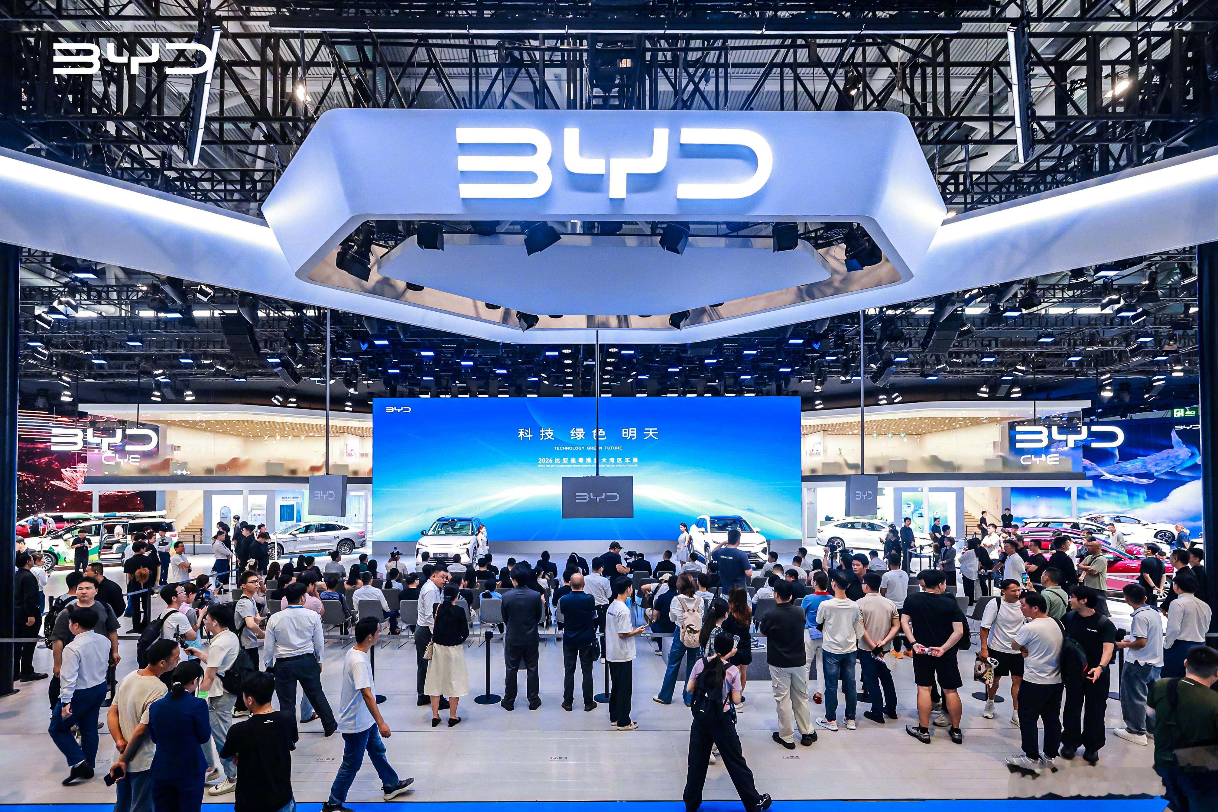 比亚迪在粤港澳大湾区车展上市第三代元 PLUS 与宋 Ultra DM-i第三代