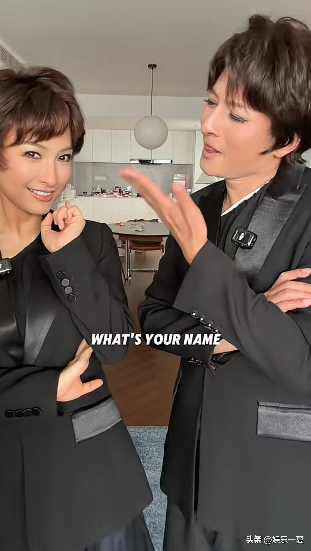 李维嘉和吴昕两个人化了同样的妆，穿了同样的衣服，真的很像双胞胎啊！

李维嘉和吴