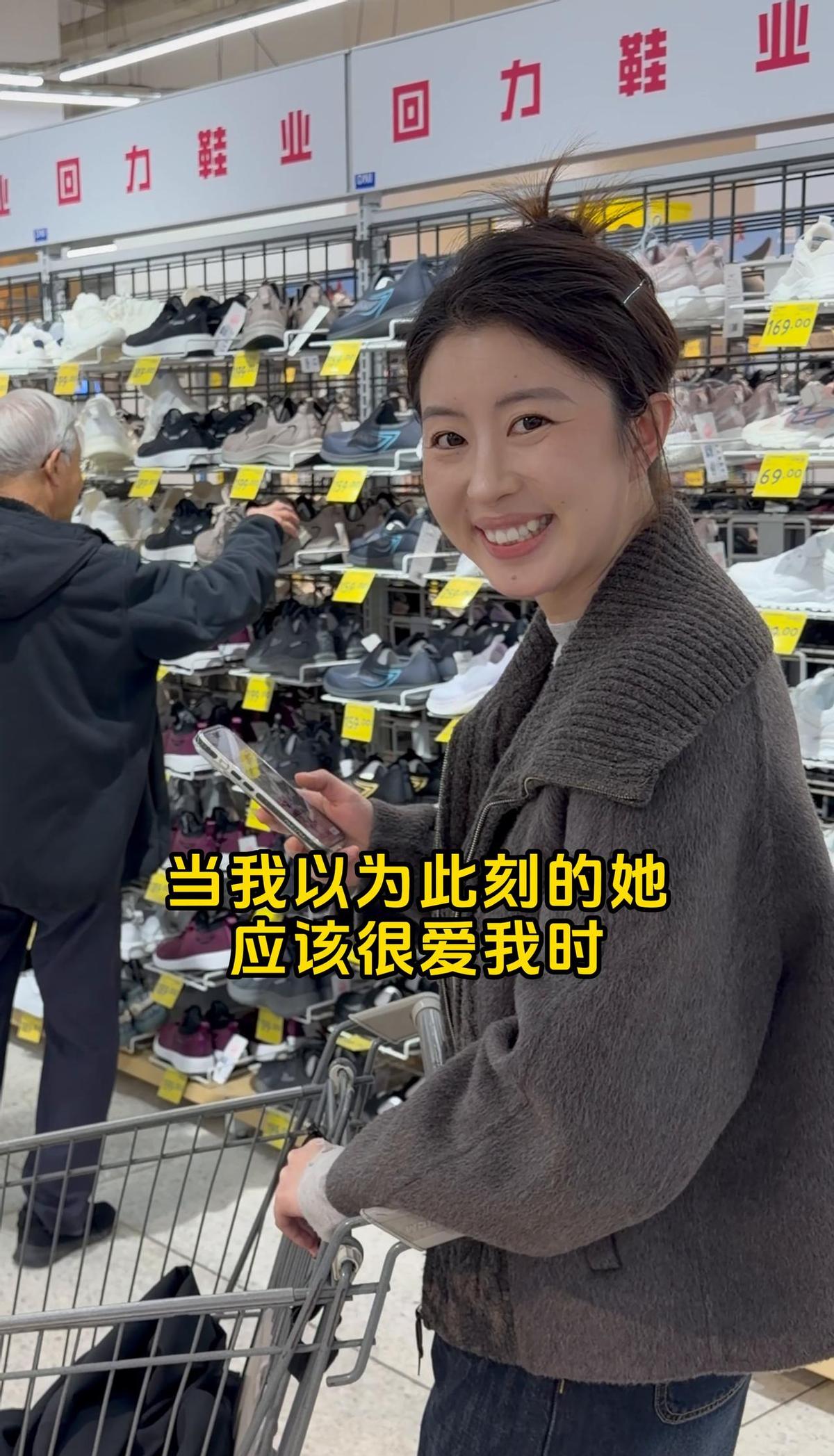 爷爷奶奶过日子，钱怎么花都商量着来。
你对象一掏钱就问你要纸，是真忘了带，还是压