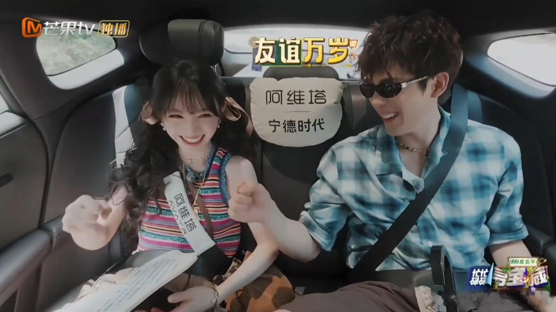 十年老友自带默契氛围感，同框满是青春暖意，盼二人早日合作现偶，演绎清甜故事✨王安