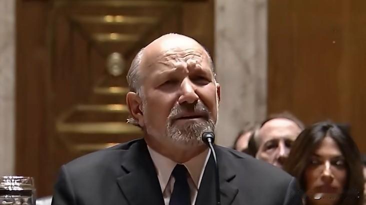 美国商务部长在国会接受众议院监督委员会就涉爱泼斯坦文件接受质询，参议员克里斯·范