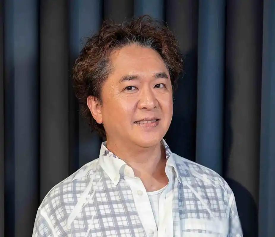 不怕富二代平庸无能，就怕富二代雄心壮志。
 
1997年，邓永强去世，留下了高达