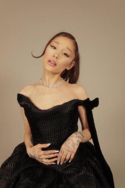 ArianaGrande  【Ariana Grande 解锁艾美奖提名】随着电