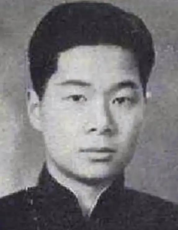 当年孔令侃行事备受争议，一辈子经历复杂，唯独对一件事做到了从一而终。
 
199