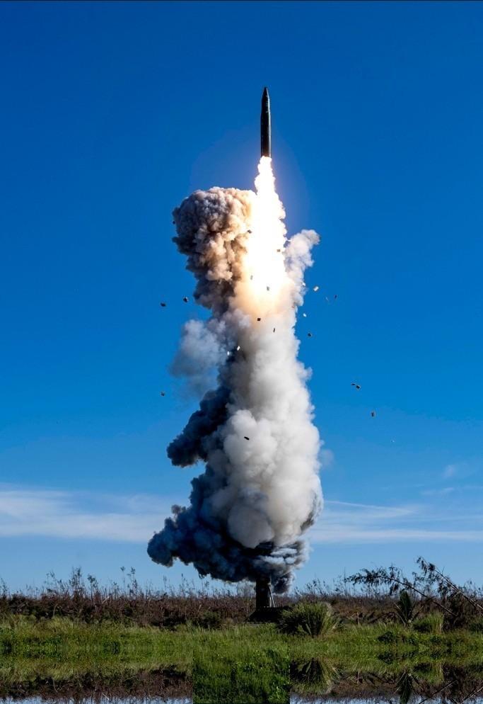 7月6日，中国海军一艘战略核潜艇驶向太平洋相关公海方向，成功完成了一次潜射战略导