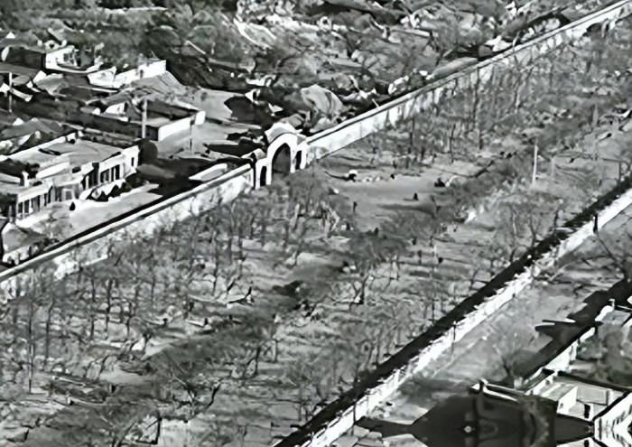 长安街底下埋着什么，老北京人比规划图更清楚！
1958年长安街大修的时候，决策层