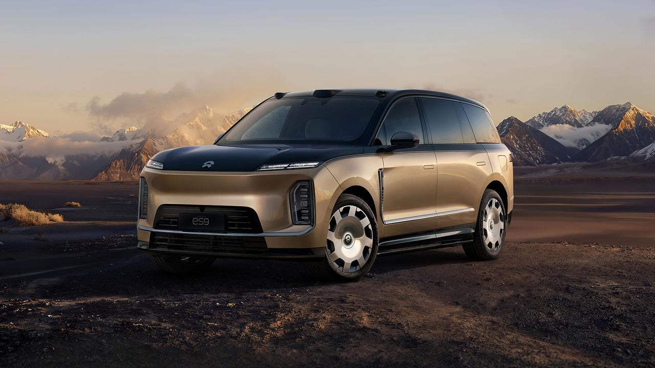 蔚来ES9正式发布并开启预售～
新车定位“智能电动行政旗舰SUV”，推出行政豪华