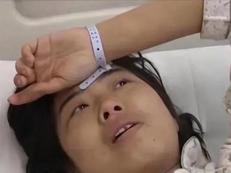 “她是怎么张开这个嘴的”？2021年，河南长葛的王丽因癌症晚期躺在医院病床上，哭