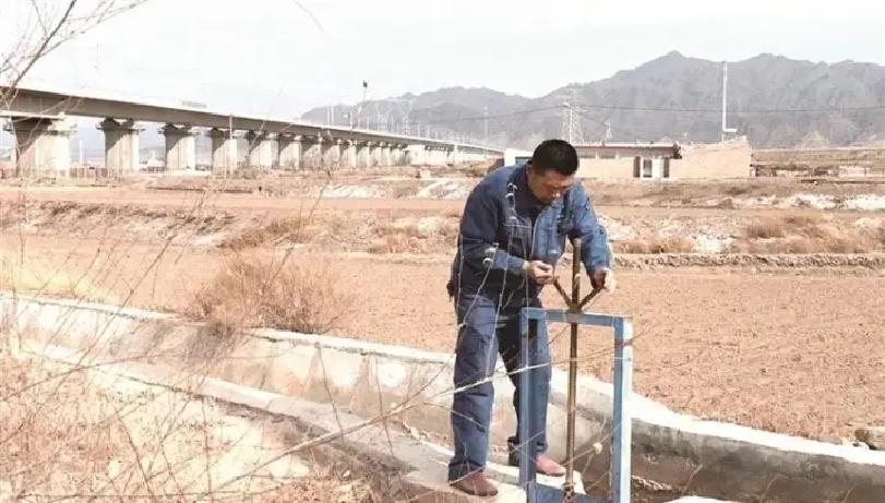 2026年4月7日，平川区旱坪川地区，电力提灌工程管理局抢先一周开启春灌供水，黄