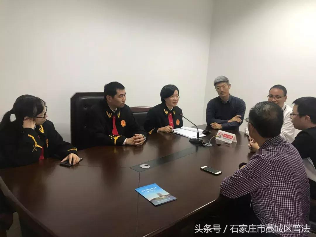 在这个快节奏、高压力的社会里，人与人之间的沟通似乎变得越来越随意甚至粗暴。我们习