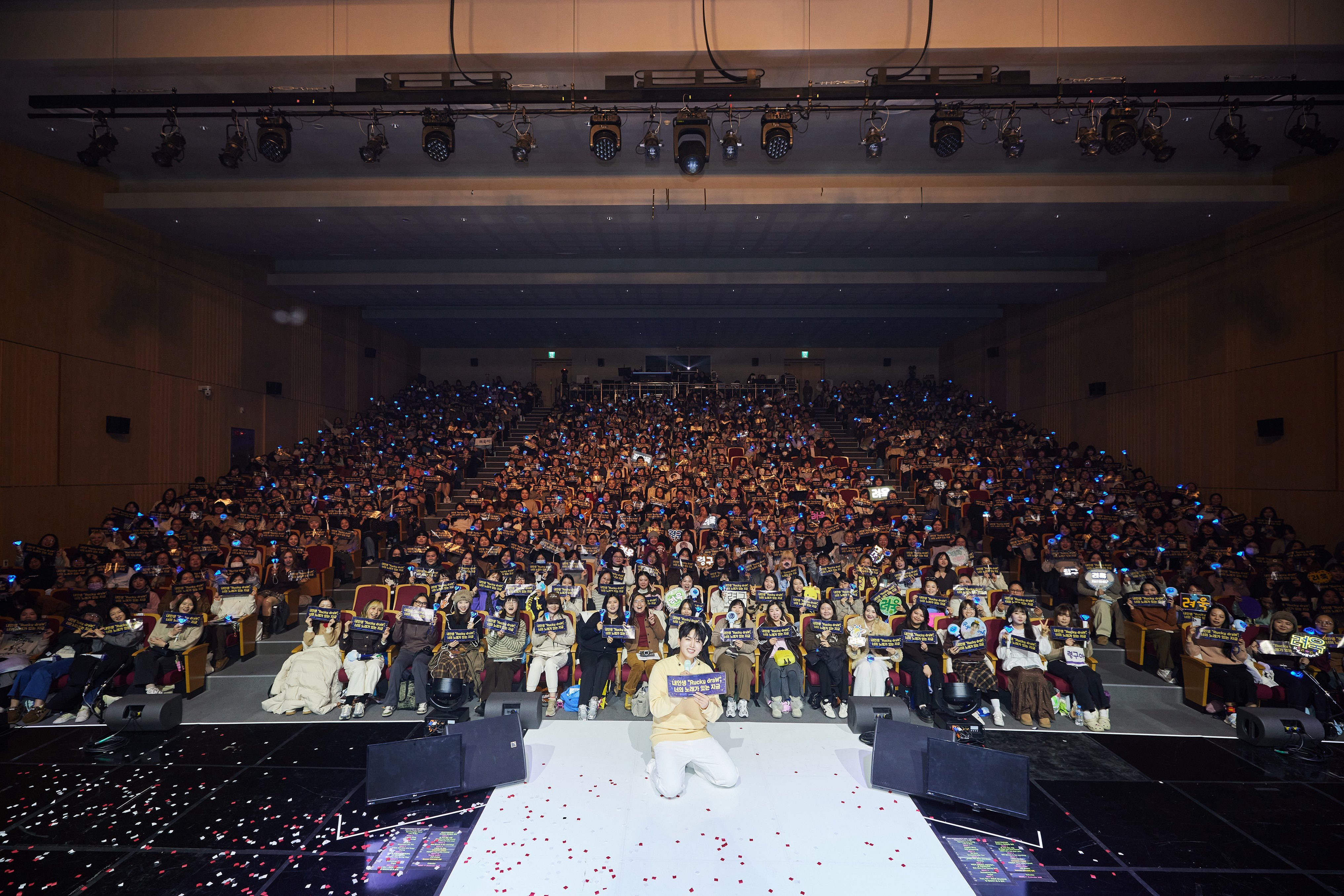 “CB百蓝_。251227 官号更新金厉旭 相关：RYEOWOOK'S AGIT