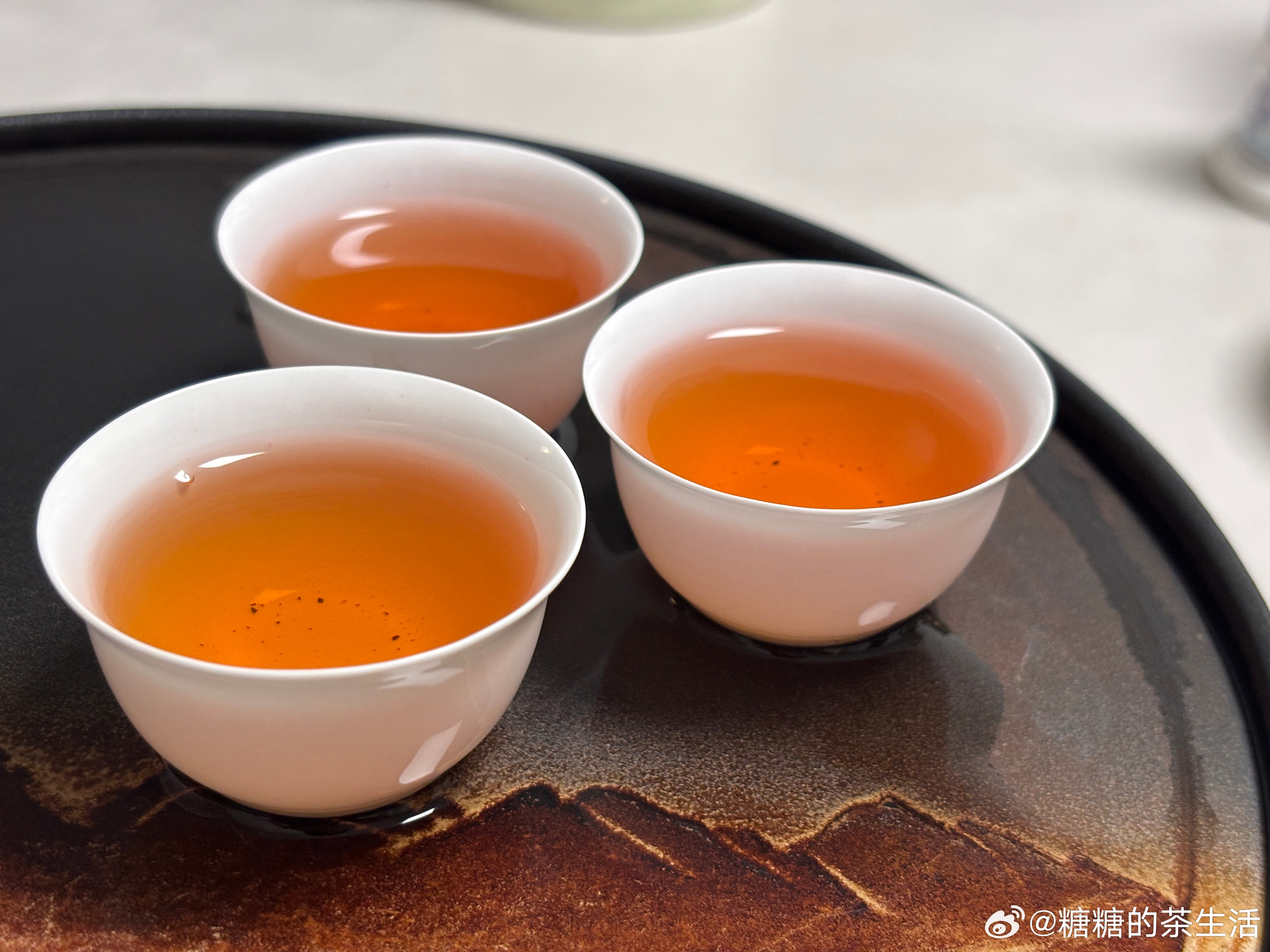 周五，凹富后。喝茶的时候想起前几年，很多人想的是如何活得更好一些，最近听到的是怎