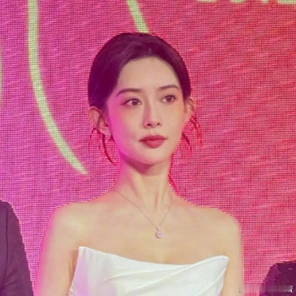孟子义头身比有点怪怪的 感觉瘦的过分了 ​​​