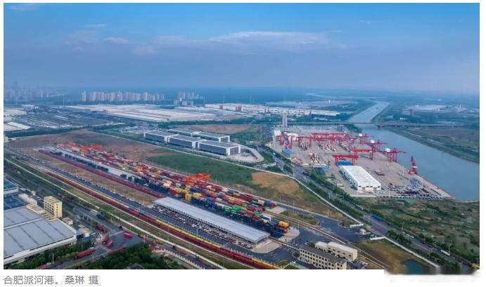 当前，合肥正全力推动兆西河一级航道建设，同步谋划建设合肥国际港务区，打造集铁路港