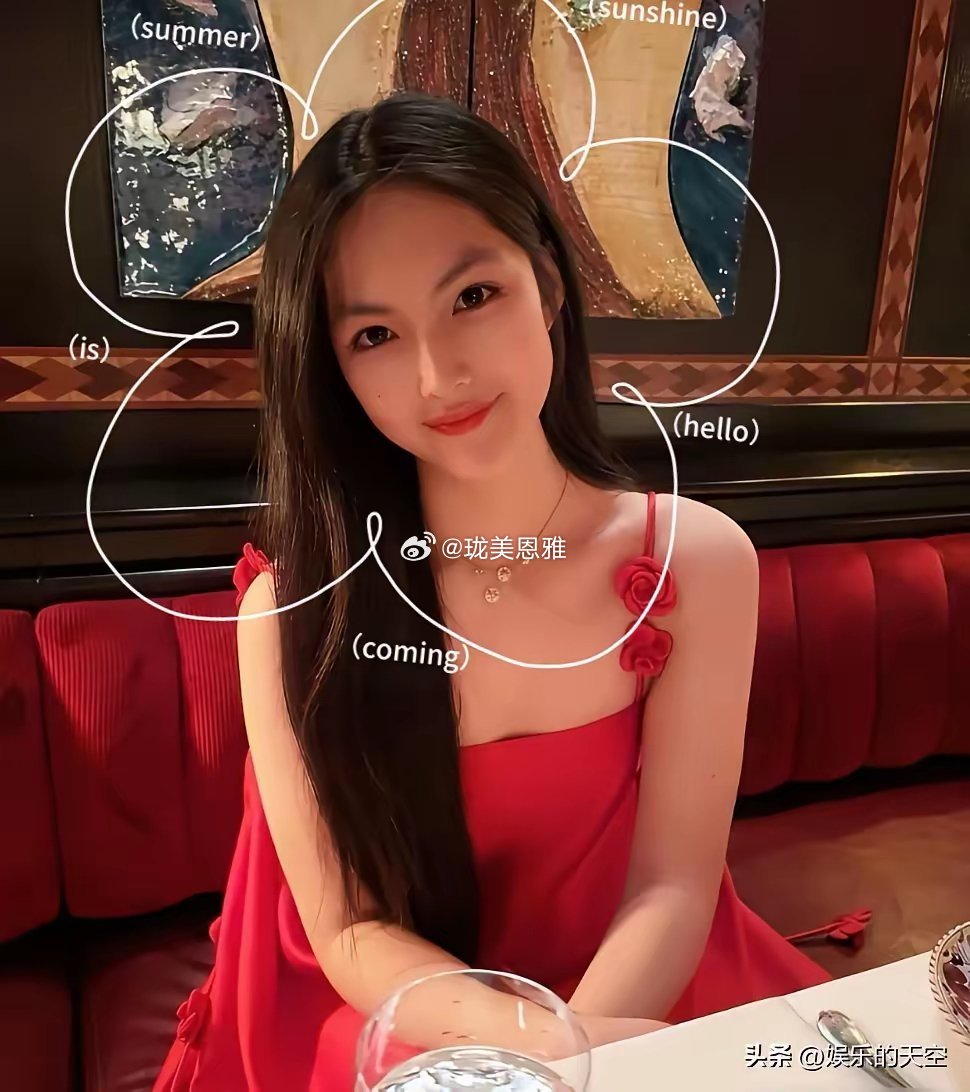 王诗龄越来越漂亮了颜值比年轻时的妈妈还漂亮简直是女大十八变 ​​​