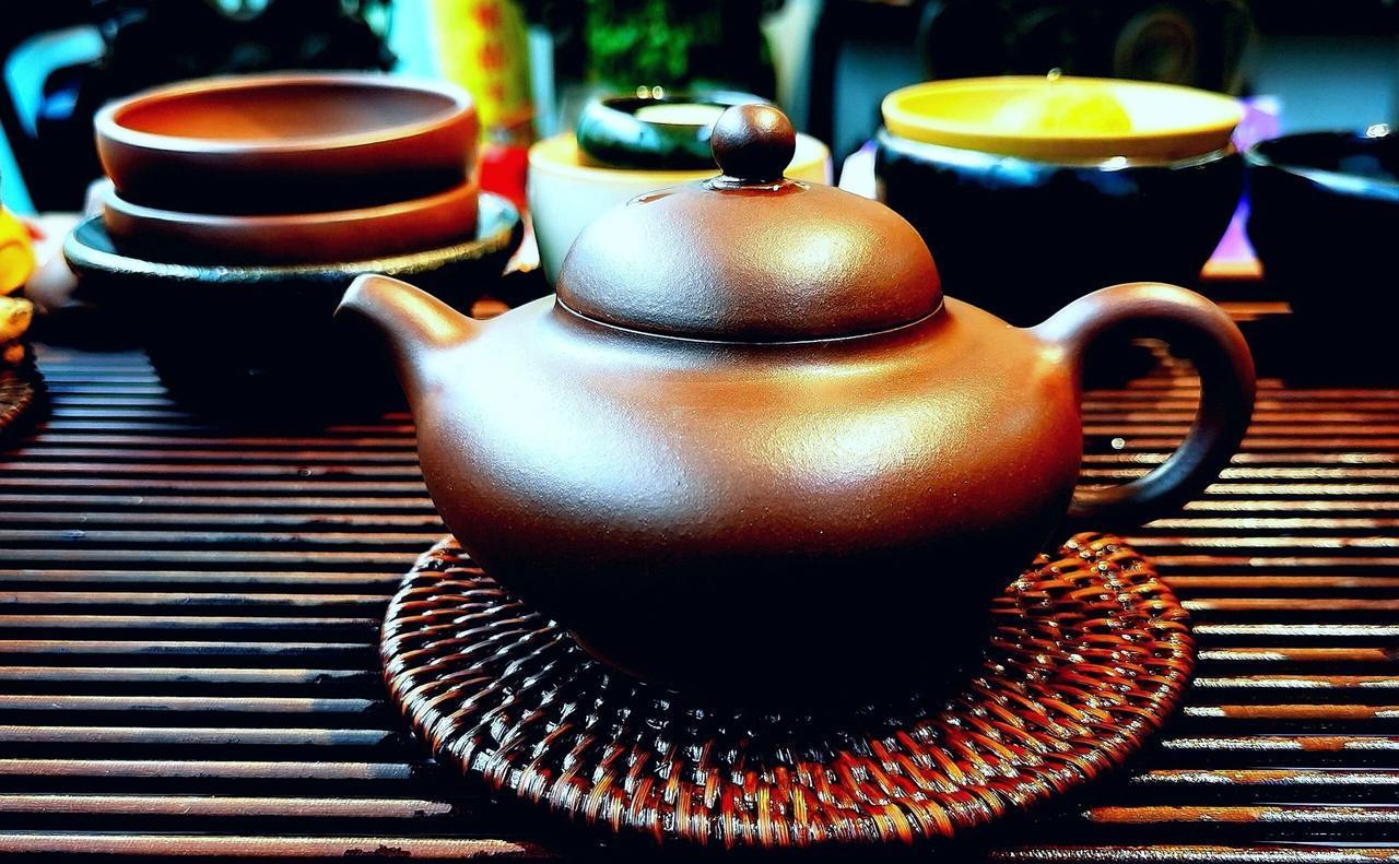 分享一段很现实的人生感悟砂润春秋养心性，壶纳茶香悟浮生……