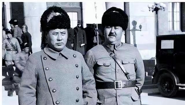 傅作义这人不简单，和平解放北平时，他手下亲信部队不多了，剩下几十万中央军只是名义