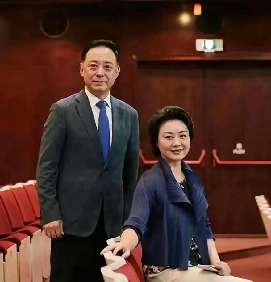 虽然喜欢听京剧的人不多，但是没有人不认识这两位京剧名家。而且，他们俩还是一对黄金