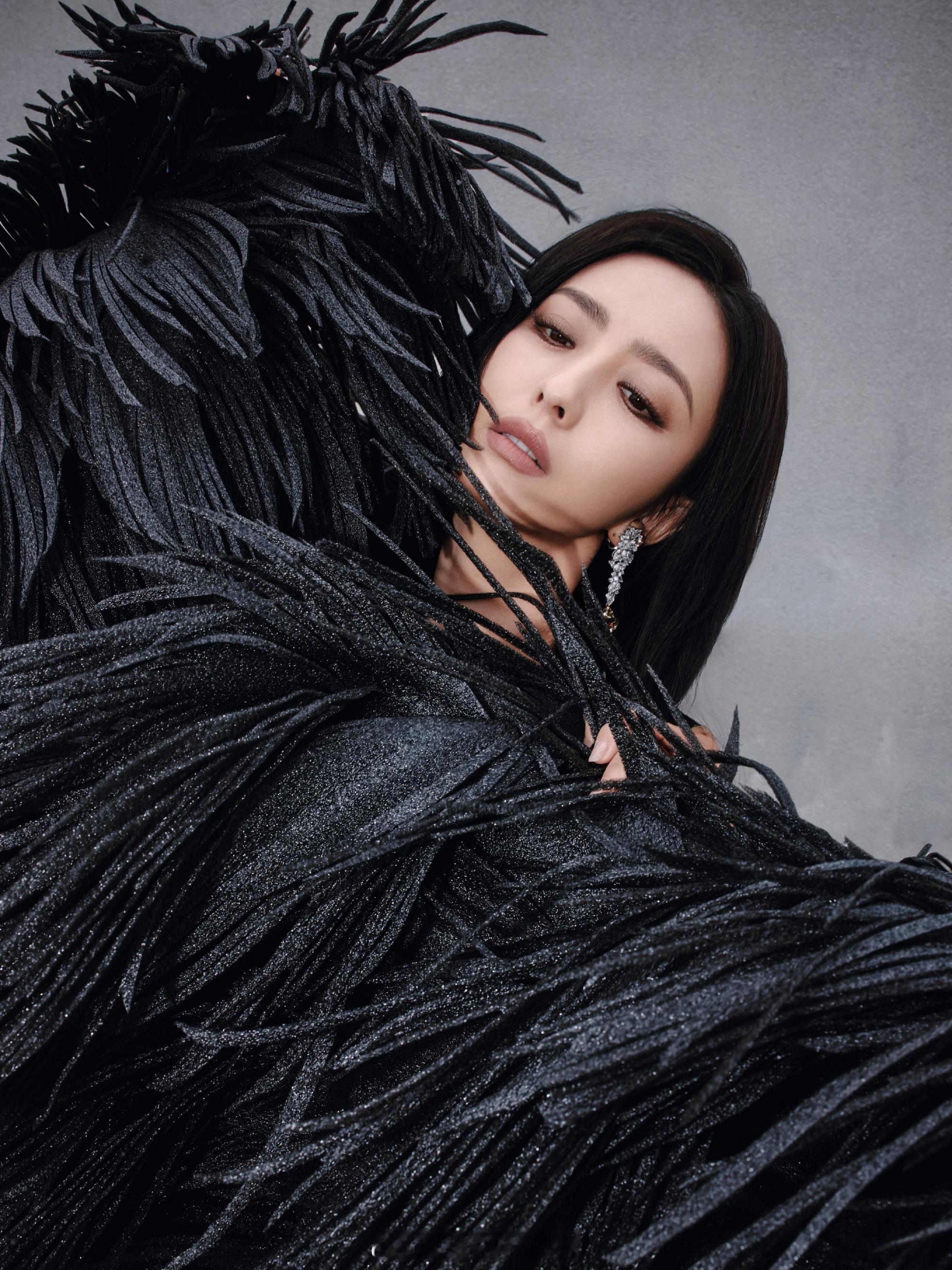 佟丽娅长发新中式黑白天鹅 ​​​
