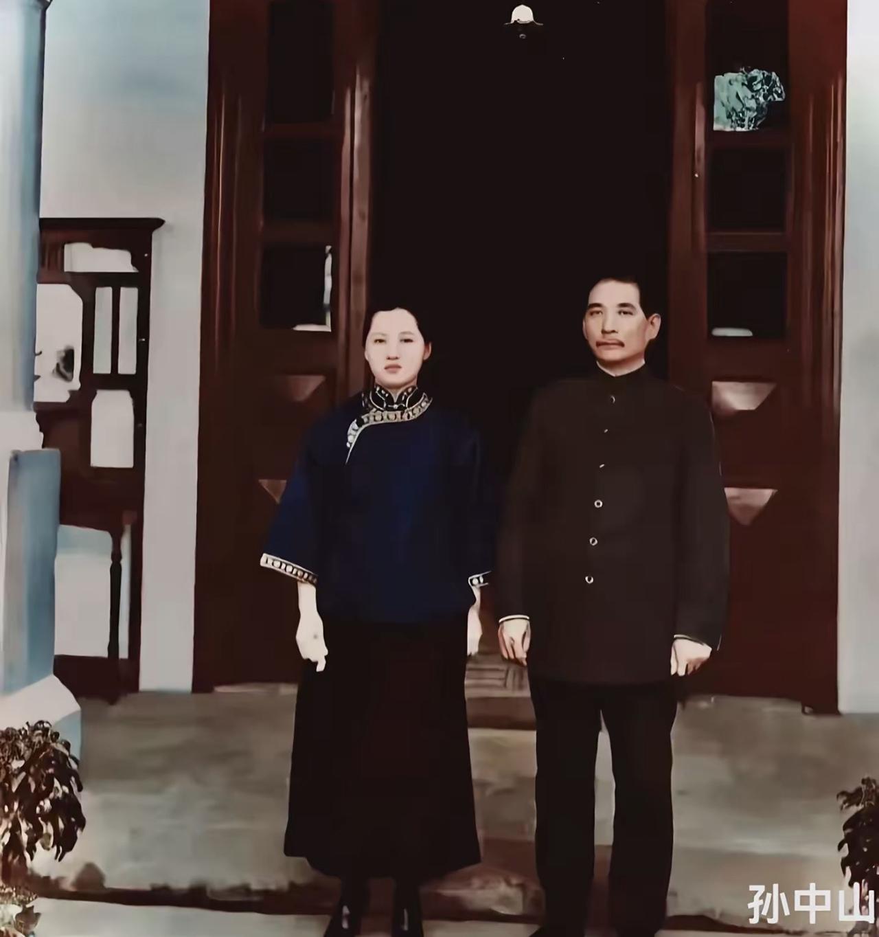 没想到孙中山先生曾为了一碗粥，跟街边小贩聊了俩钟头！1923年在广州，他微服出巡