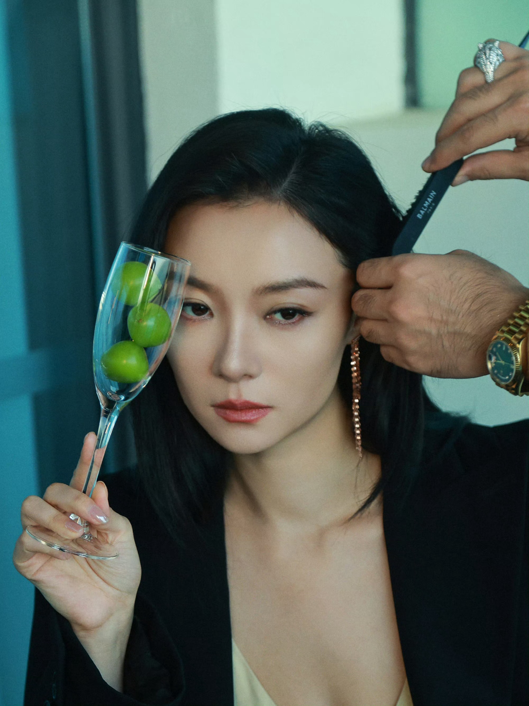 齐溪气血充足的美齐溪西装黑长直气场拉满，有一种气血充足的美[抱一抱] ​​​