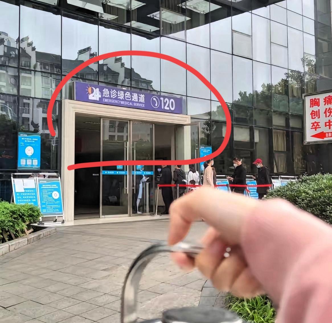 当年姑姑为了让老公读大学
把家里最值钱的牛都卖了，那不是一笔钱，是一份沉甸甸的信