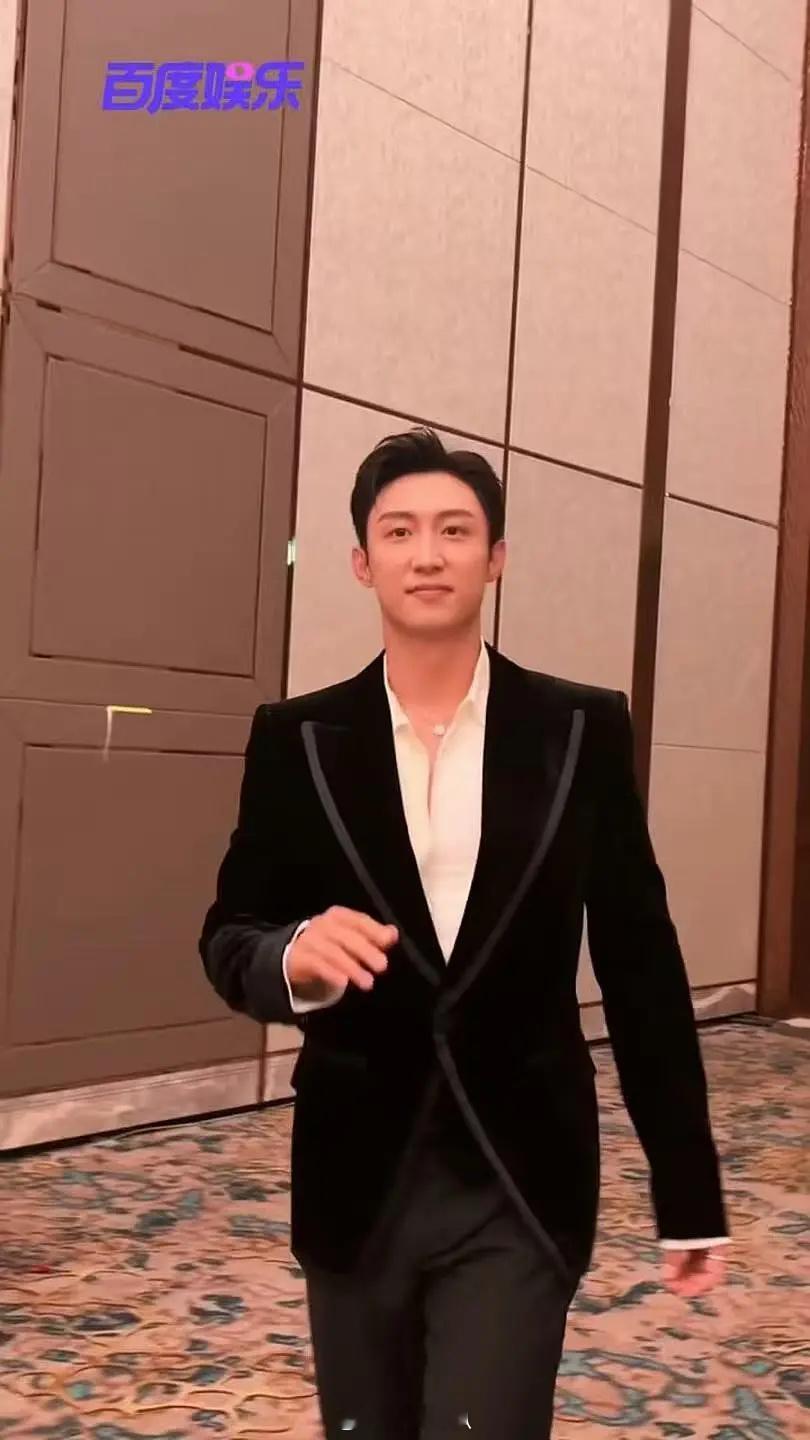 黄景瑜，唉，不说了他怎么也变得这么慈祥了… 