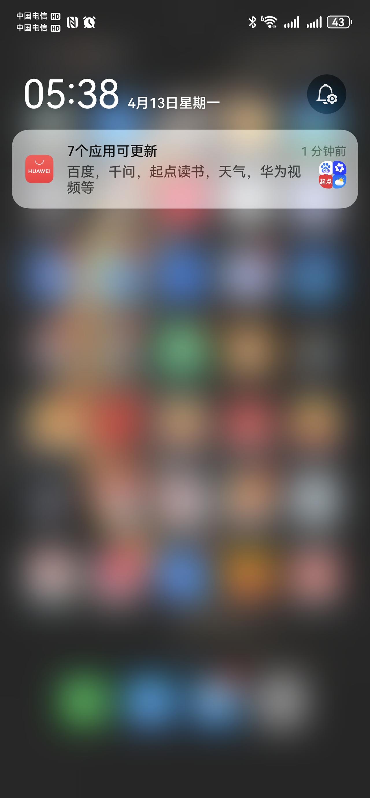 老哥拉着玩积木的小侄女深情款款的说：“闺女，你是老爸上辈子的情人，这辈子的闺女，