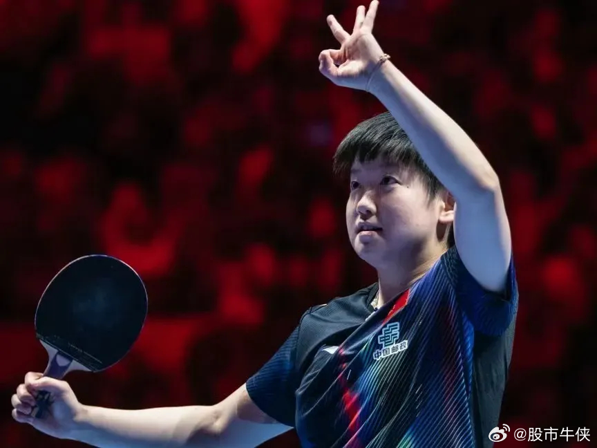 孙颖莎的世界杯三冠王与刘诗雯的世界杯五冠王区别如下:1.刘诗雯在2009年、20