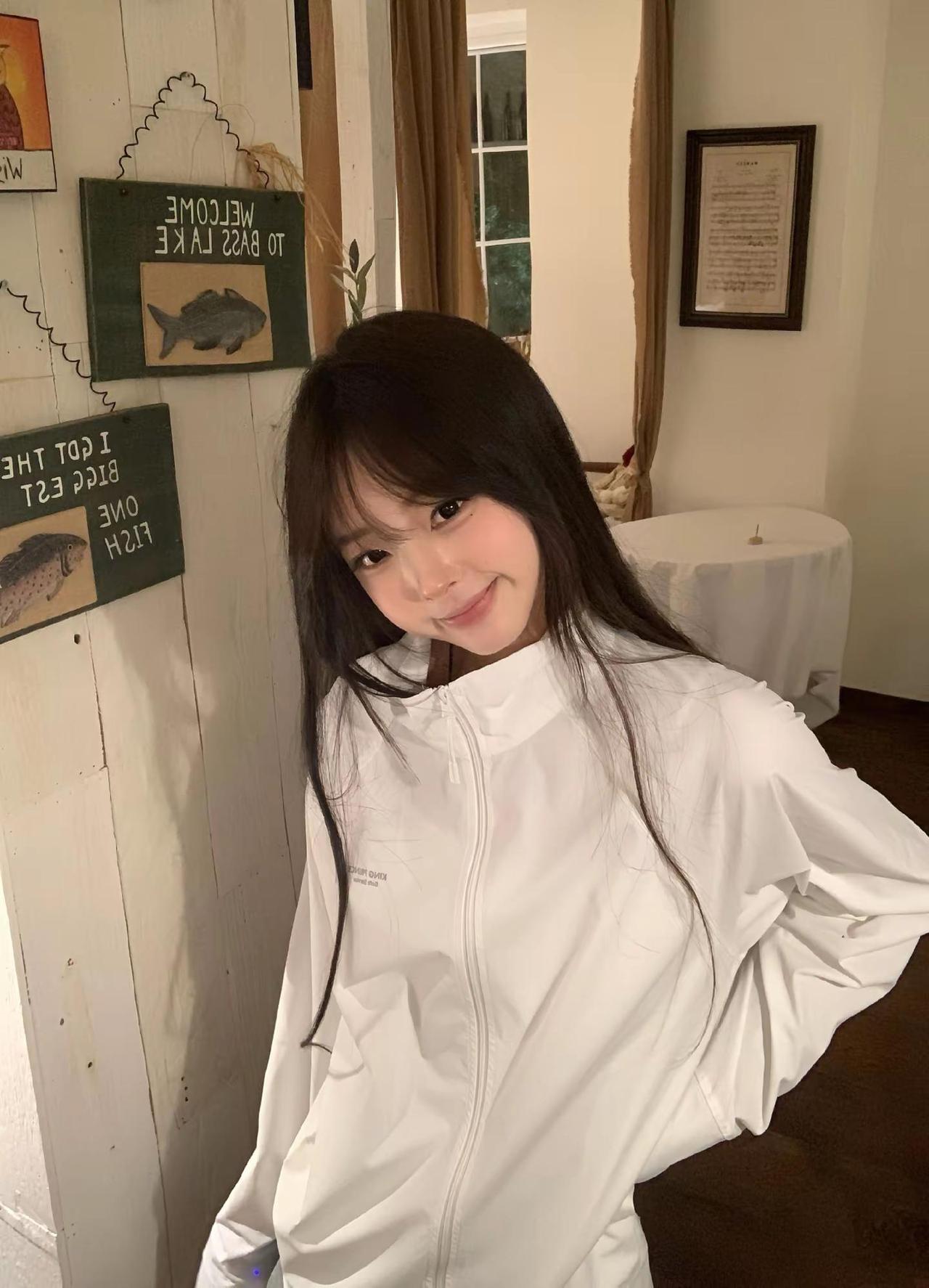 你不是讨厌我吗别让我在访客记录里逮着你咖啡厅穿搭ootd