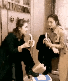 这是在干什么，吃香蕉比赛，看上去挺厉害的，没想到还有这比赛。[捂脸][捂脸][捂