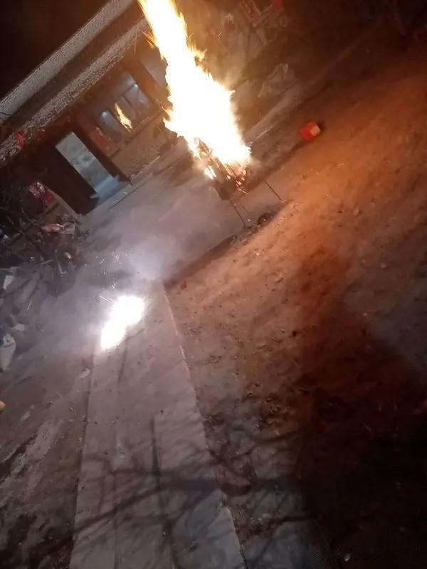 当代年轻人过年最忌讳的事情就是被问东问西，

不管对面这个人是邻居还是亲戚朋友！